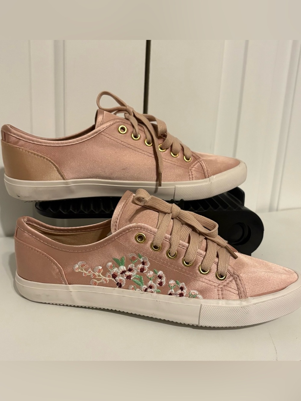 METAPHOR Blush Pink Satin Floral Embroidered Low-Top Sneakers, Size 10